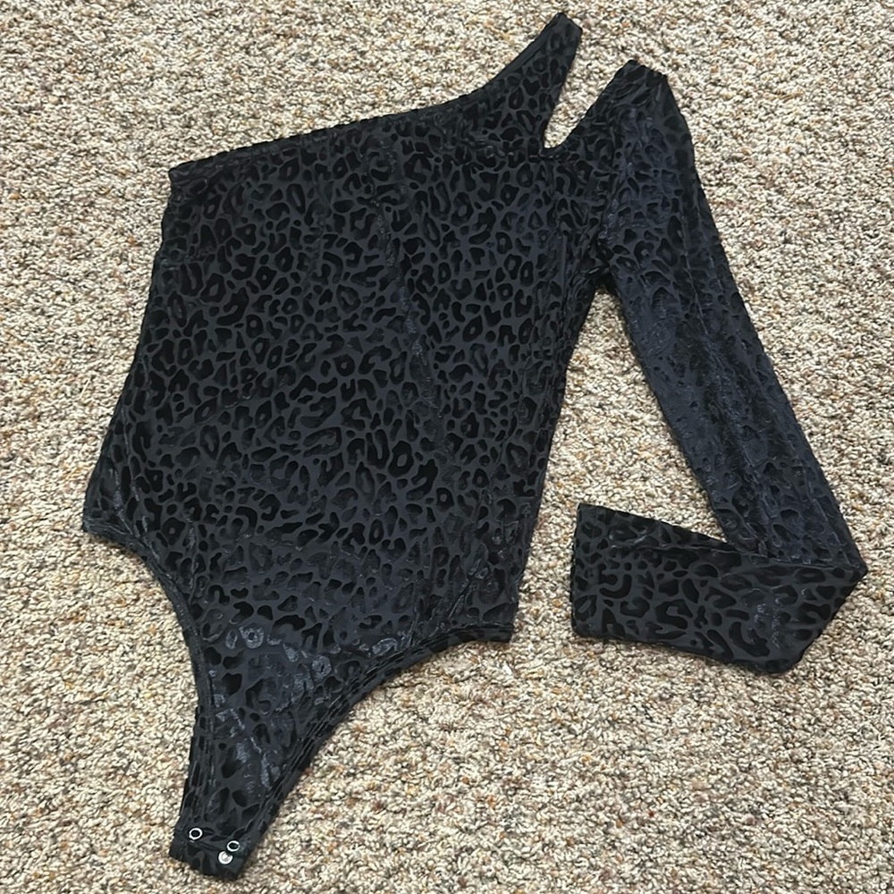 Black, velvet detail bodysuit - NWT one sleeve